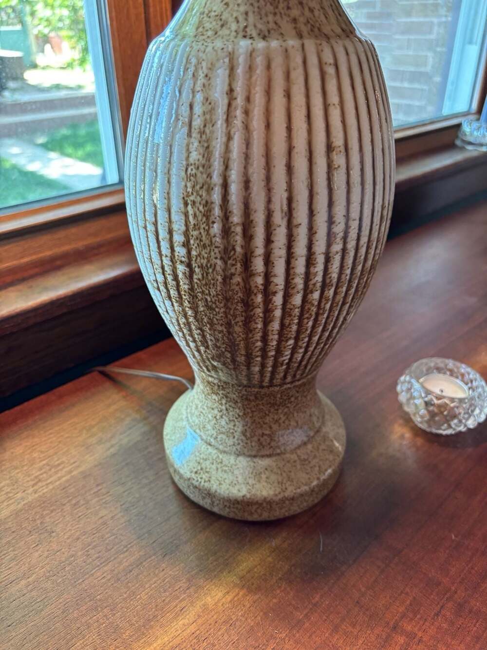 Mid-Century Modern Ribbed Ceramic Table Lamp - Picture 4 of 6